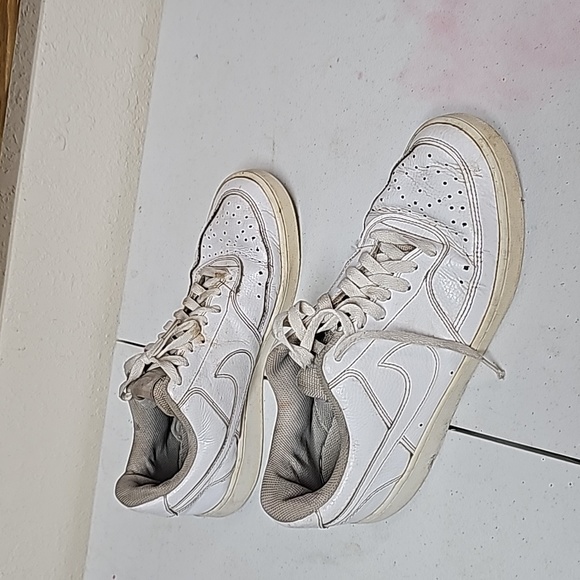 Shoes - Picture 2 of 4